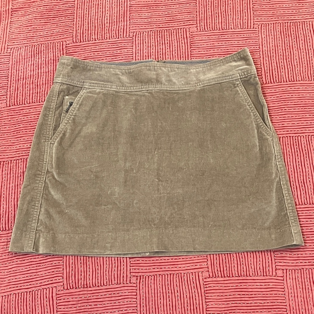 Corduroy dark Tan classic Skirt with zip back and front pockets W32